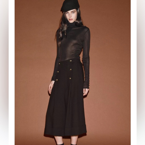 Wool Buttoned Shorts - Picture 4 of 7